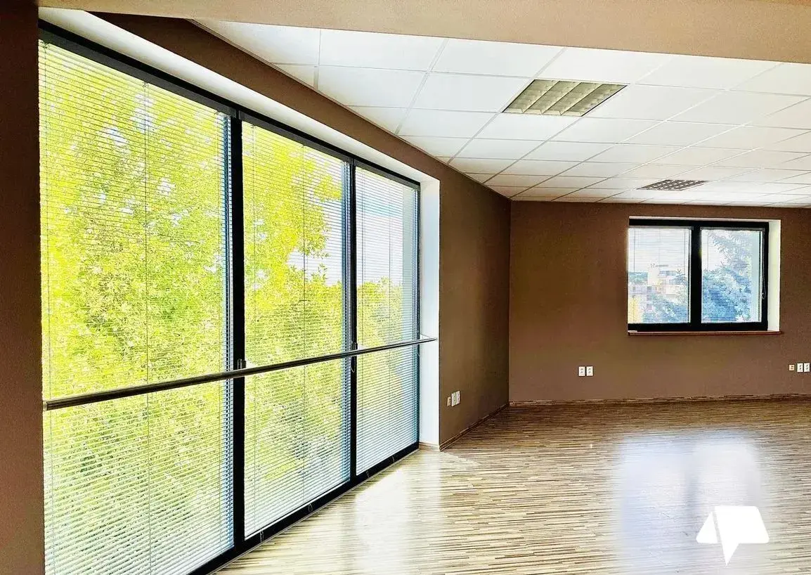 Prenájom kancelária 32 m2, klimatizácia, Staničná ul.