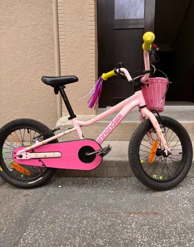Dievčenský bicykel 16