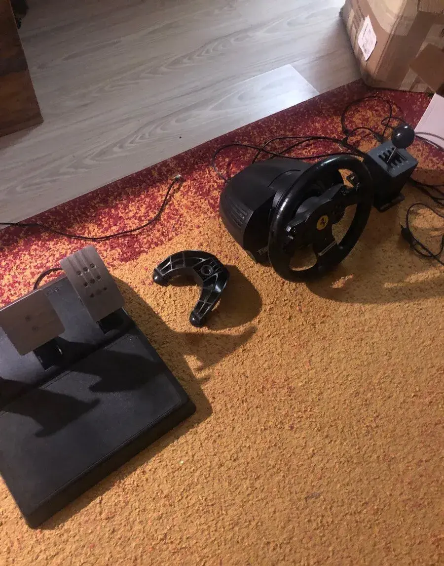 Volant Thrustmaster