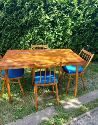 Retro stôl so stoličkami