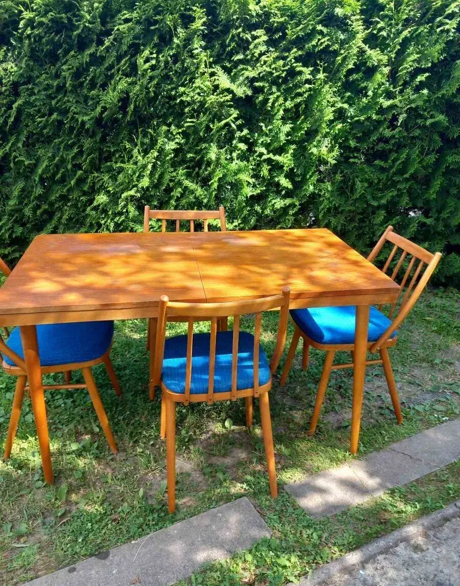 Retro stôl so stoličkami