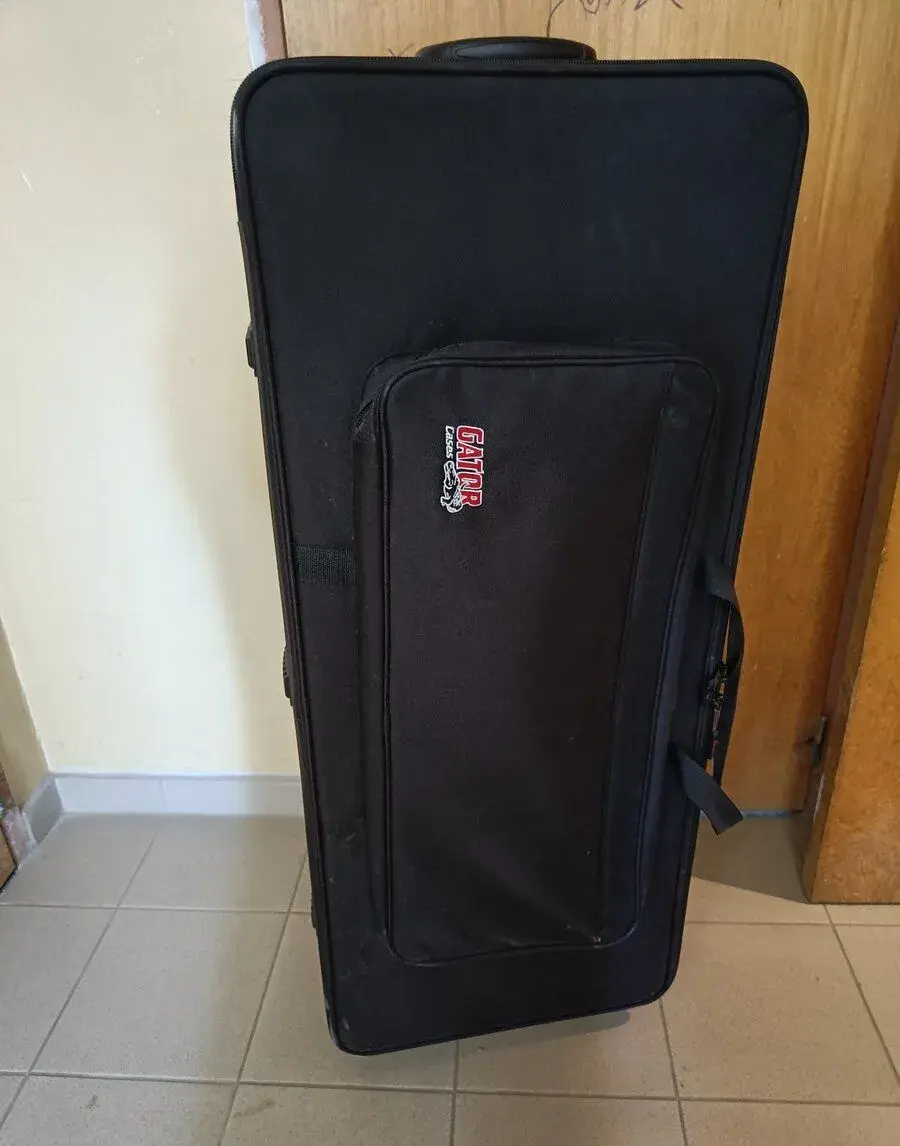 Kufor na 61 kláves Gator GK-61 na kolieskach