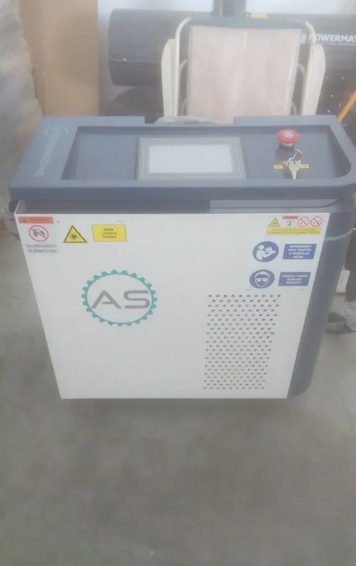 Čistiaci laser pulzný 300w