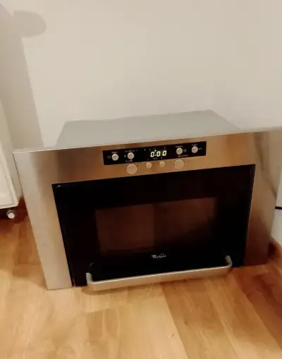 Mikrovlnku Electrolux