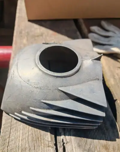 Jawa 250 kryt karburátoru