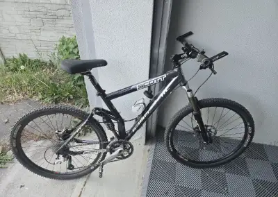 Celoodpruzeny scott genius mc40
