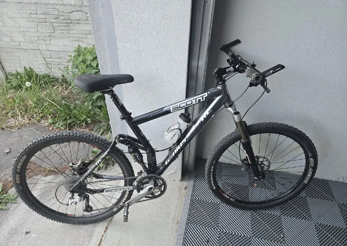 Celoodpruzeny scott genius mc40