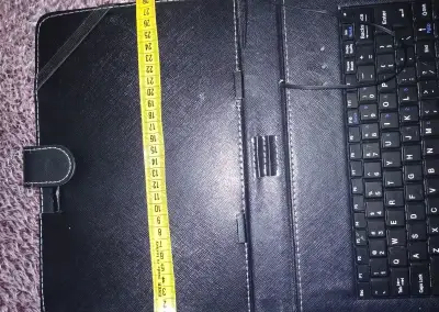 Puzdro na tablet s klávesnicou