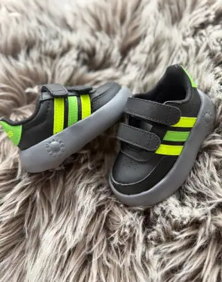 Tenisky adidas detské
