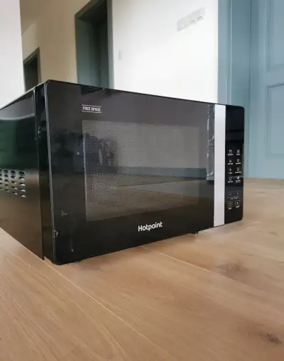 Hotpoint mikrovlnná rúra