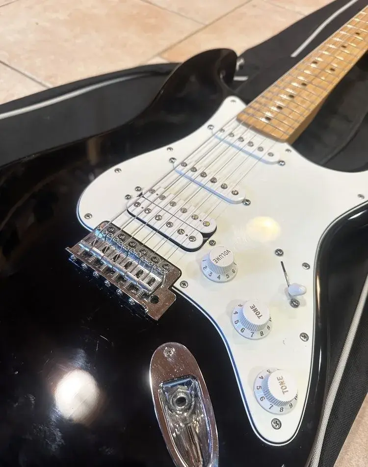 Fender Stratocaster Mexico, HSS, rok 2016