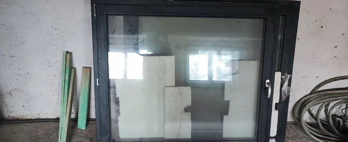 2x okná 150x130 trojsklo jednokrídlové ľavé
