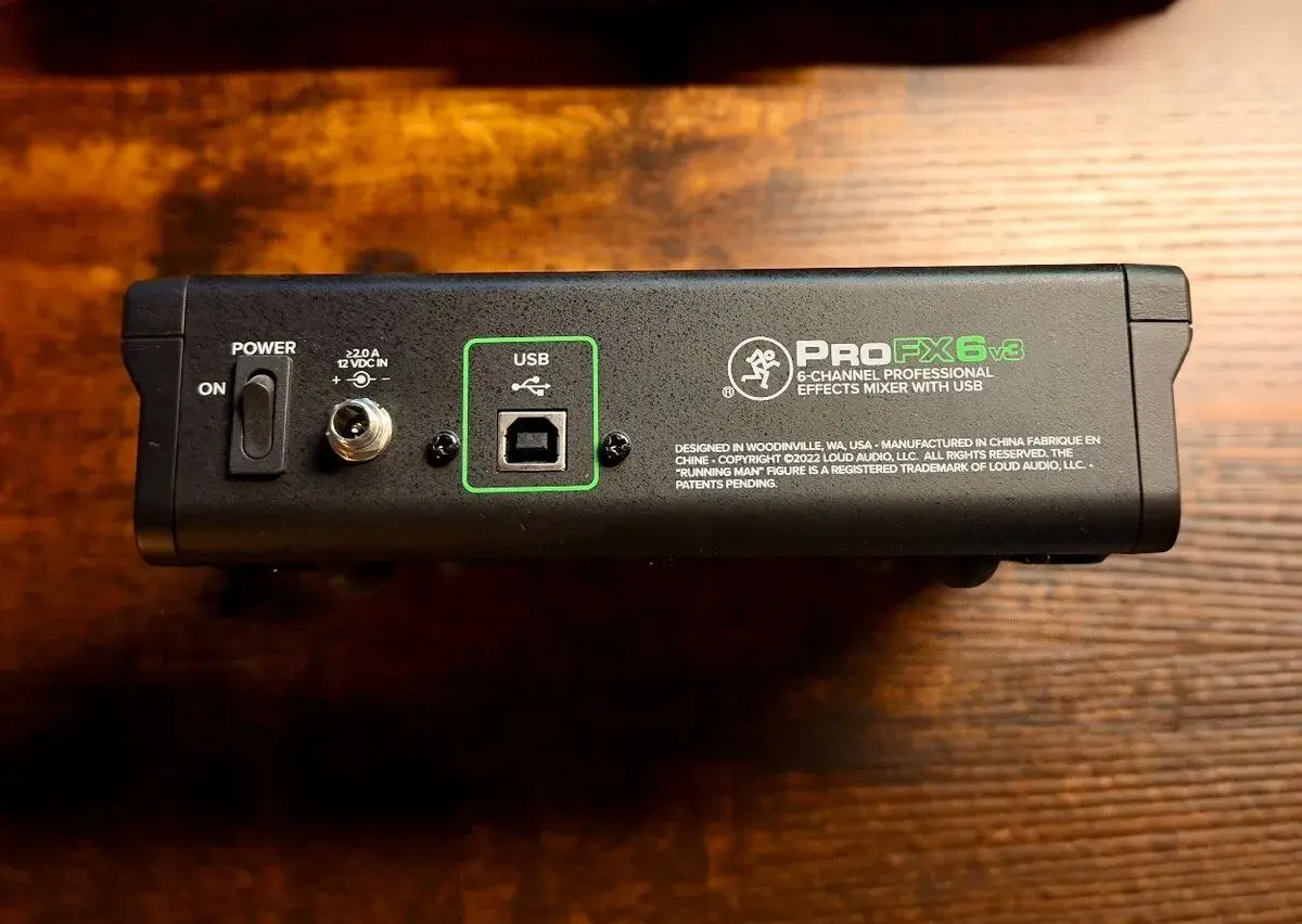 Audio recording supplies do studia