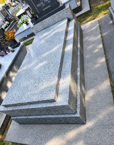 Čistenie pomníkov,dlažby,fasády,tepovanie