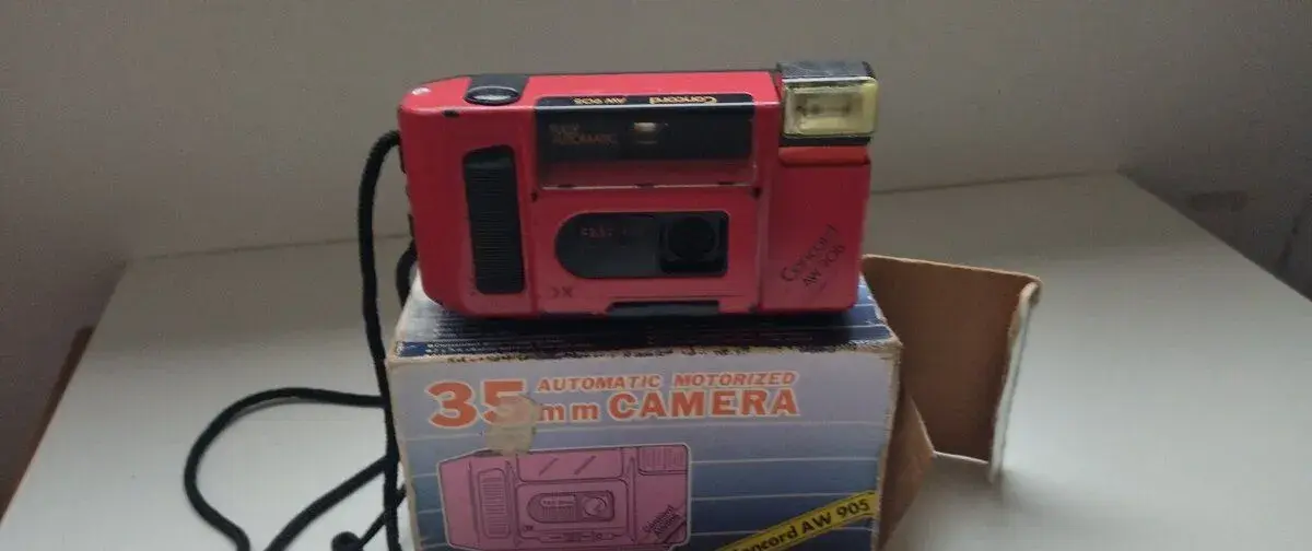 Automatický fotoaparát a blesky. Spolu 10 eur