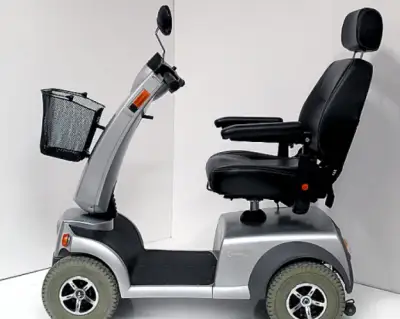 Elektrický invalidný vozík, štvorkolesový skúter