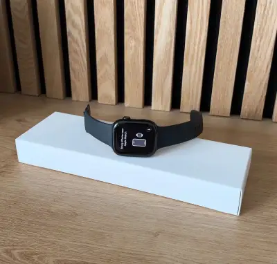 Apple Watch Series 11 46 mm Klavírny čierny hliník