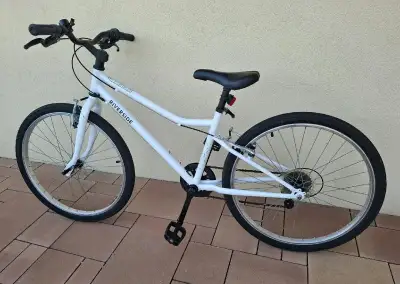 Biely bicykel riverside 100 24"