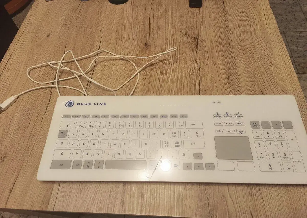 Sklenená dotyková klávesnica s touchpadom Blue Line