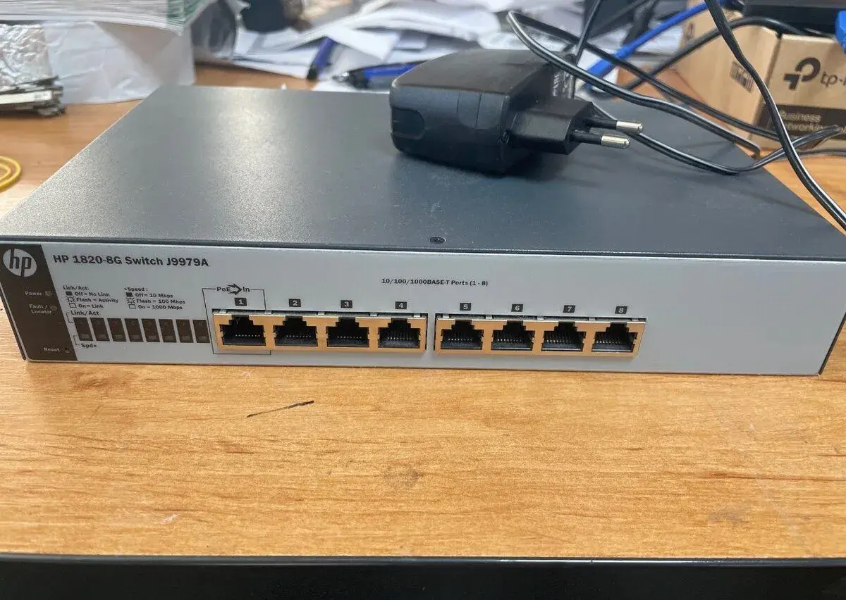 HP 1820 Switch , 8 port