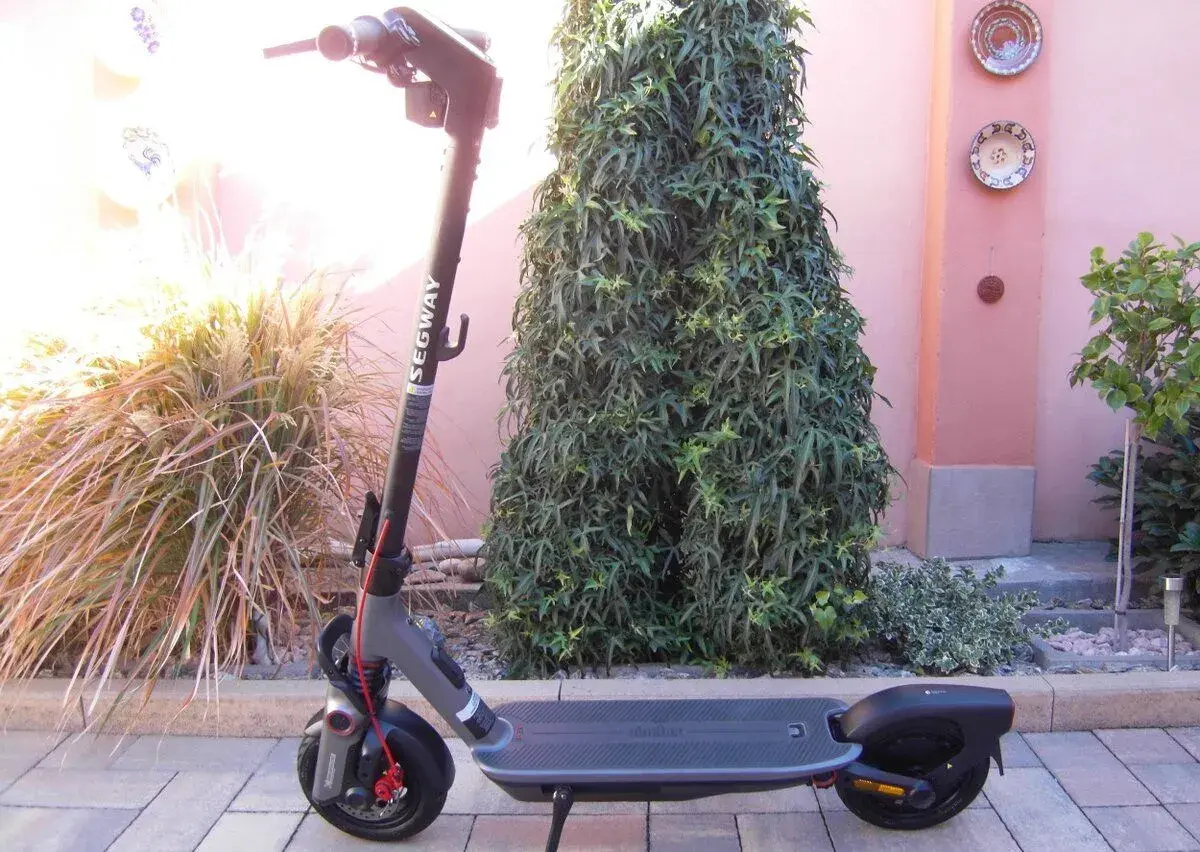 Elektrokolobežka Ninebot F3 -VEĽMI PEKNÝ STAV