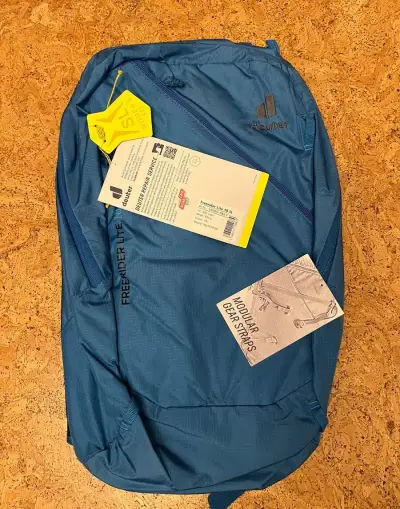 Damsky skialpovy batoh Deuter Freerider Lite 18 SL