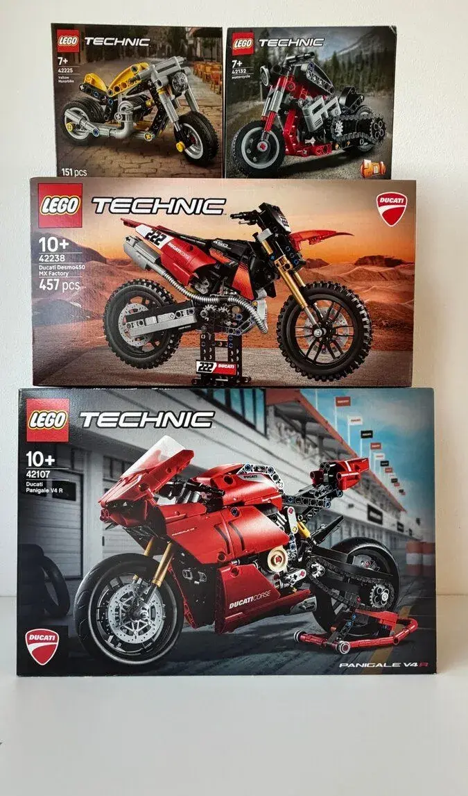 Balík LEGO Technic motorky (42107, 42238, 42225, 42132) - NO