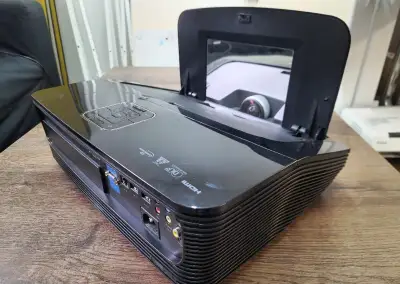 Acer U5200 + držiak na strop