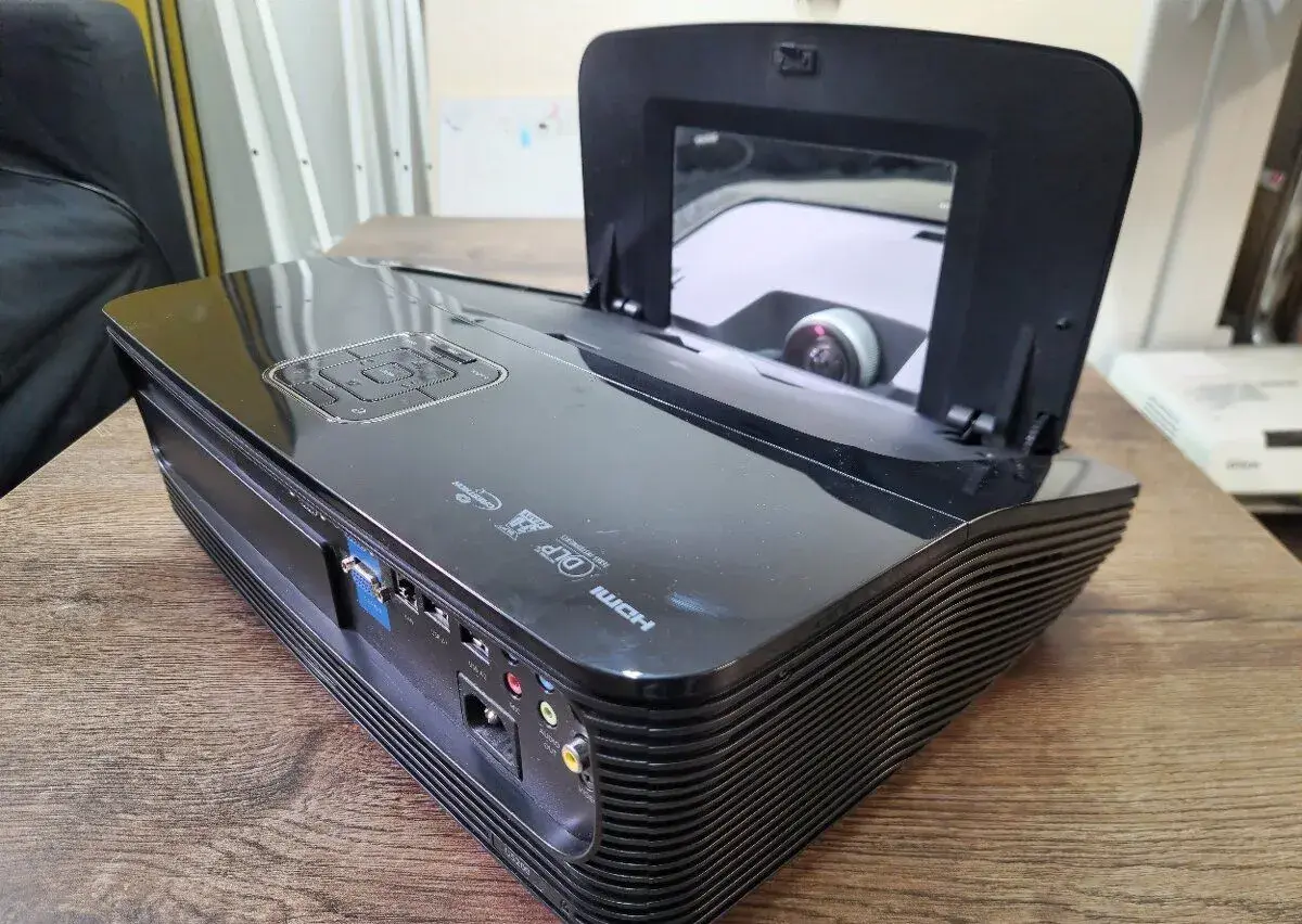 Acer U5200 + držiak na strop