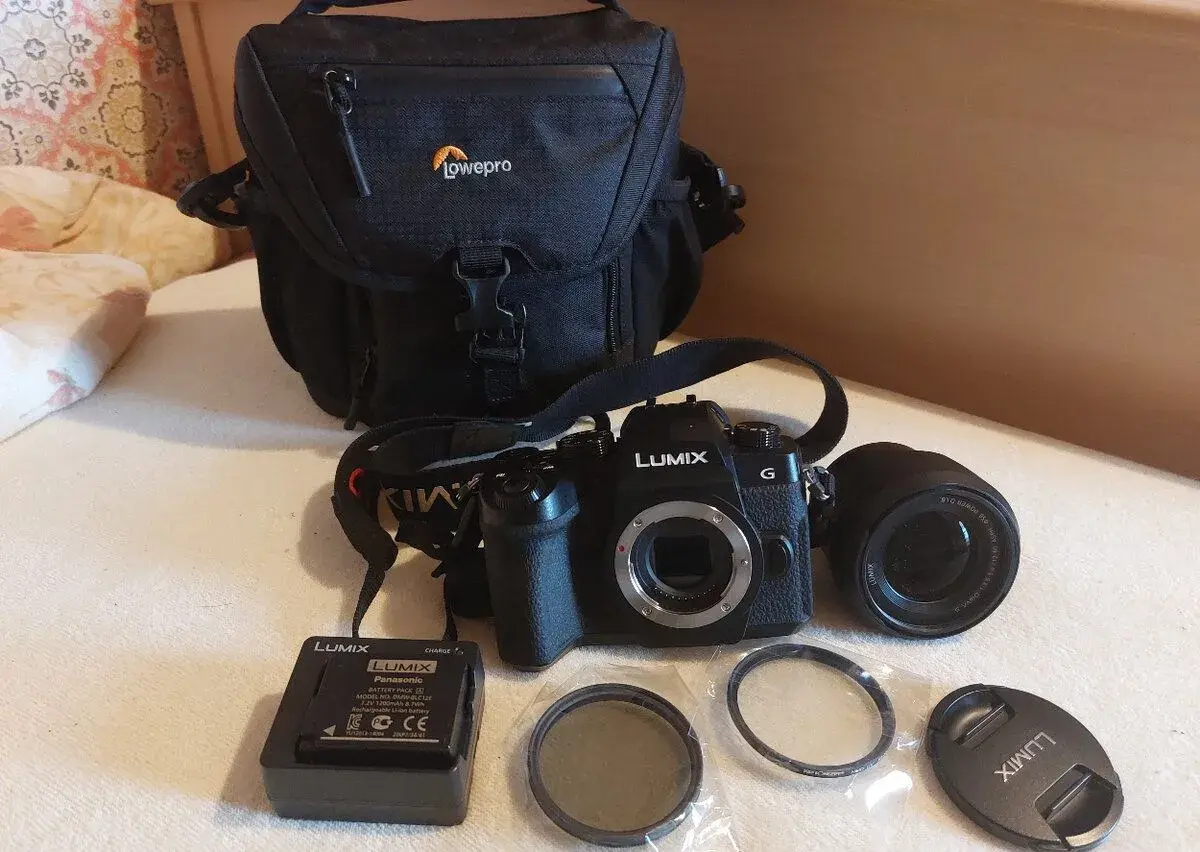Panasonic lumix DC G90 s dvomi objektívmy a prísluš.