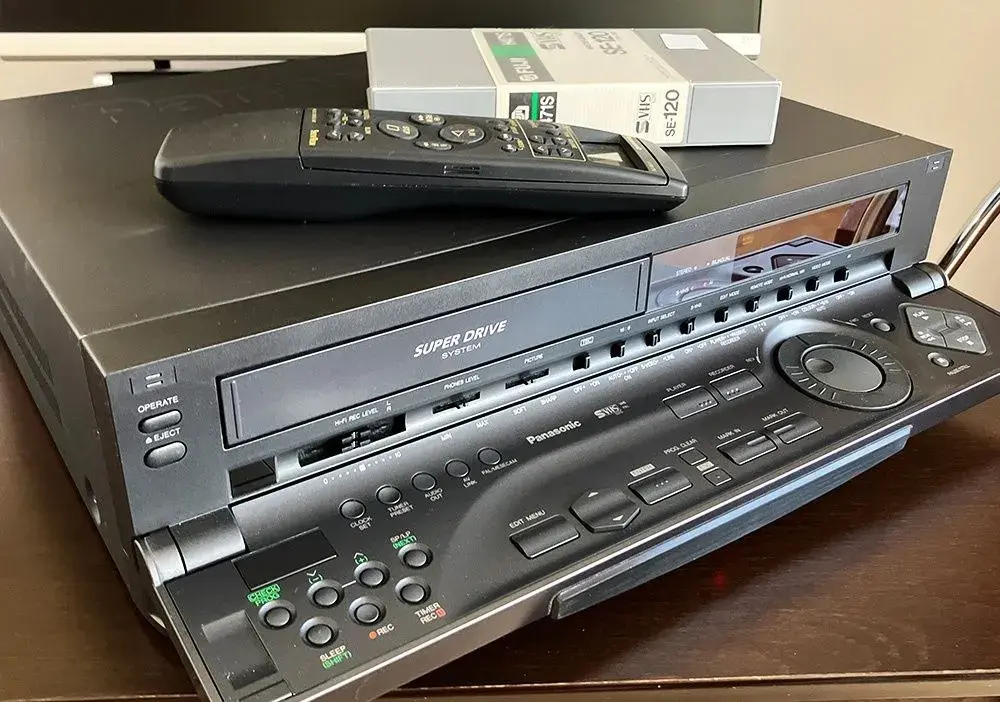 Panasonic NV-HS1000 S-VHS + DIAĽKOVÉ OVL.