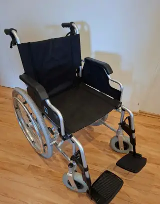 Invalidný vozík skladací