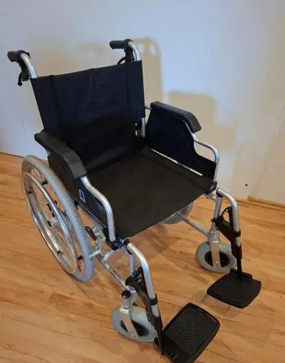 Invalidný vozík skladací