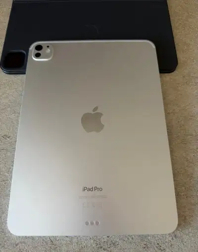 Na predaj iPad Pro M4 11" 256GB + Pencil Pro + Keyboard