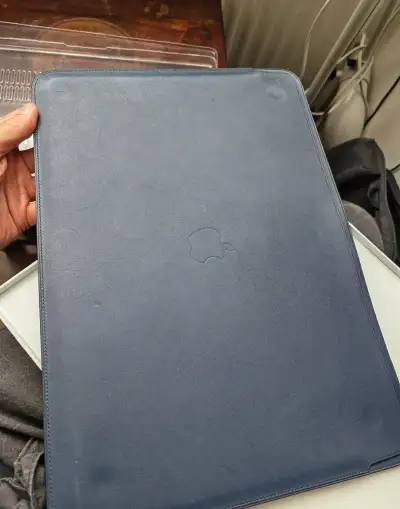 Macbook pro Leather sleeve for 16-inch Tmavomodra