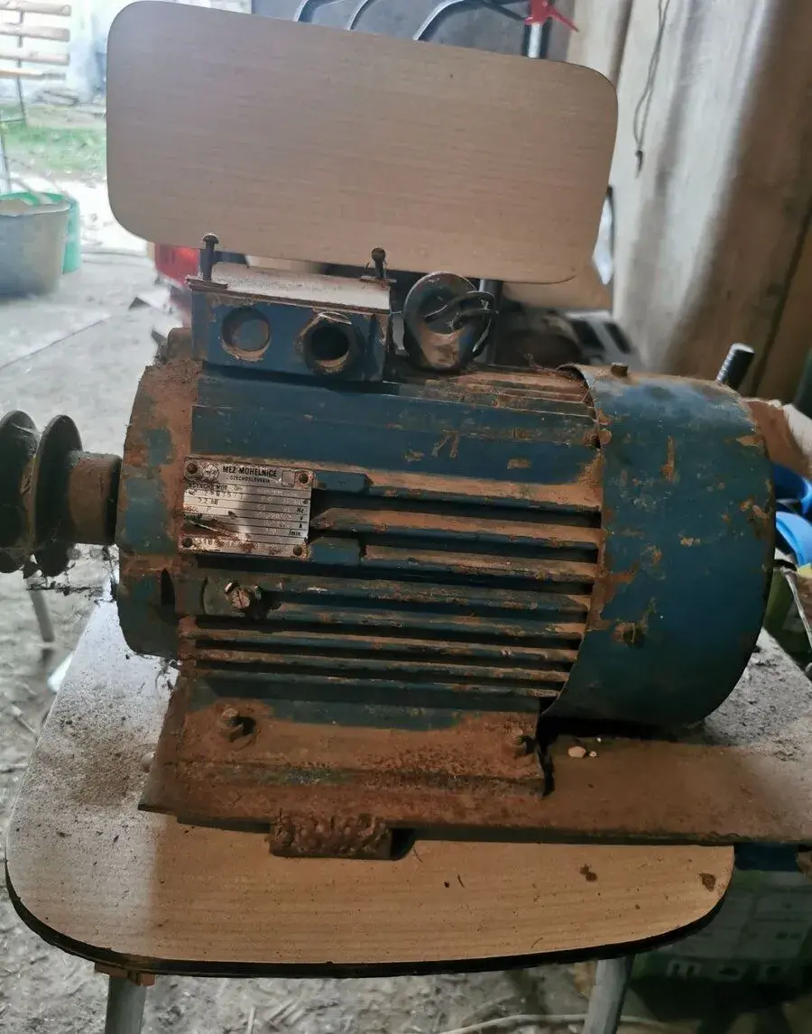 trojfázový elektromotor MEZ Mohelnice