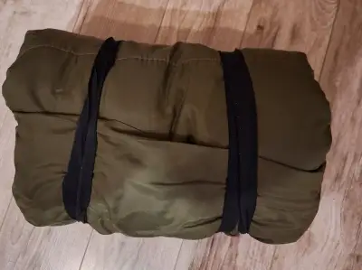 Vojenský spací vak (spacák)