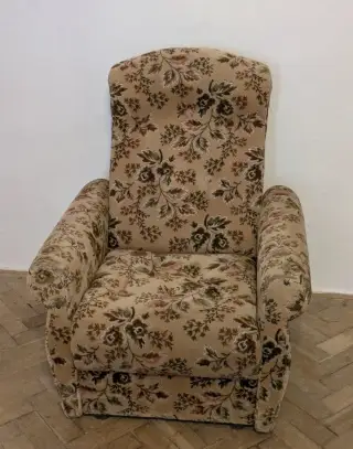 Čalúnené kreslo (77x95x85)