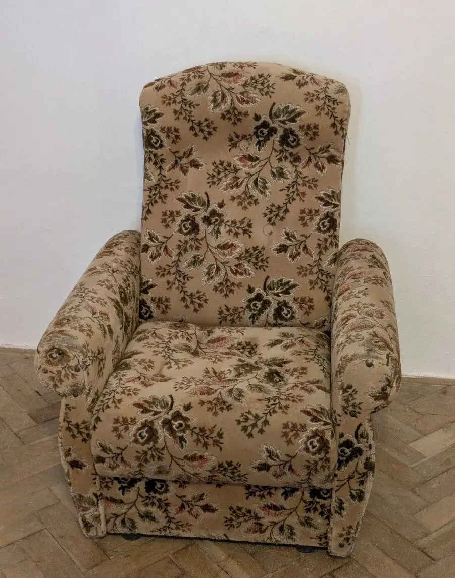 Čalúnené kreslo (77x95x85)