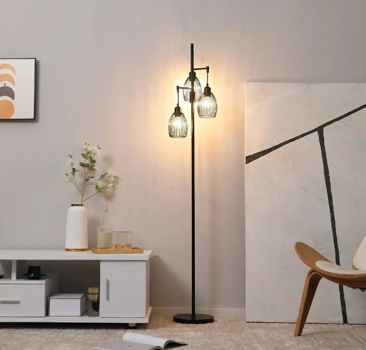 Moderná stojaca lampa