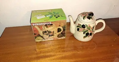 Porcelánový čajník
