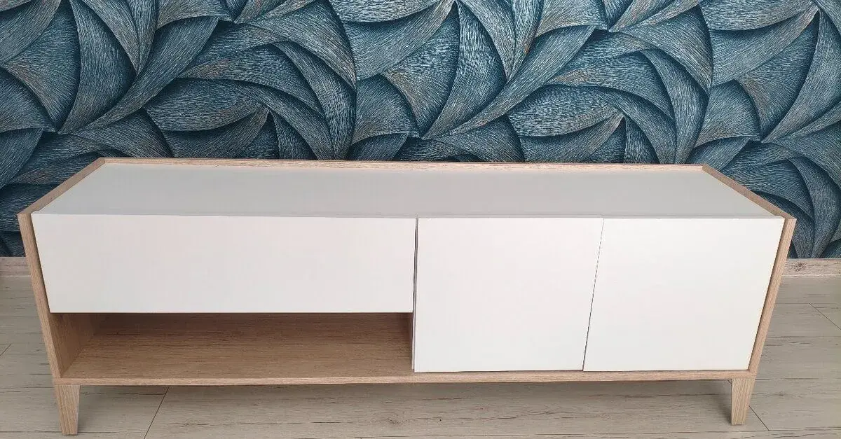 Skrinku pod TV