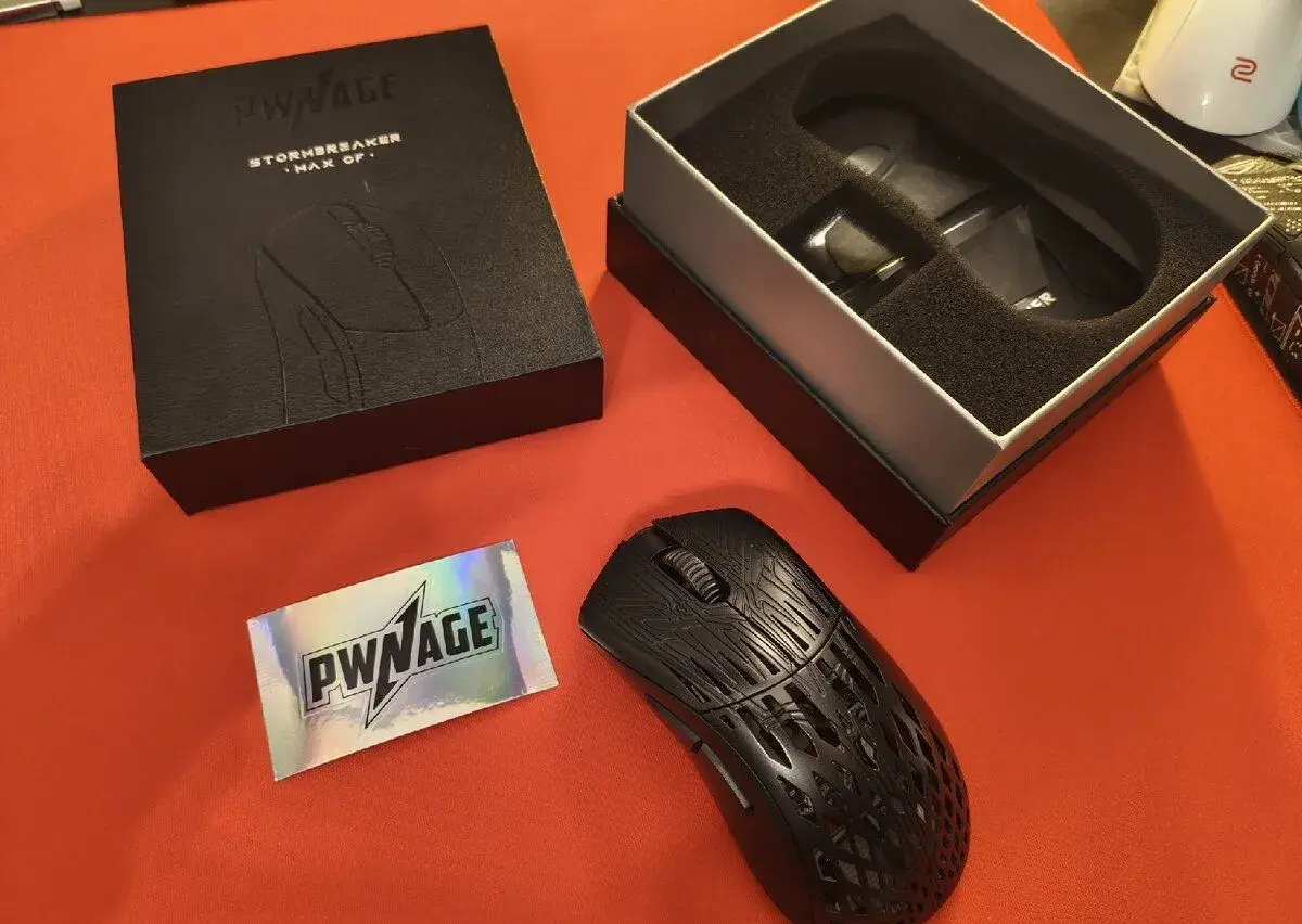 - PWNAGE StormBreaker Max CF (Black Carbon)