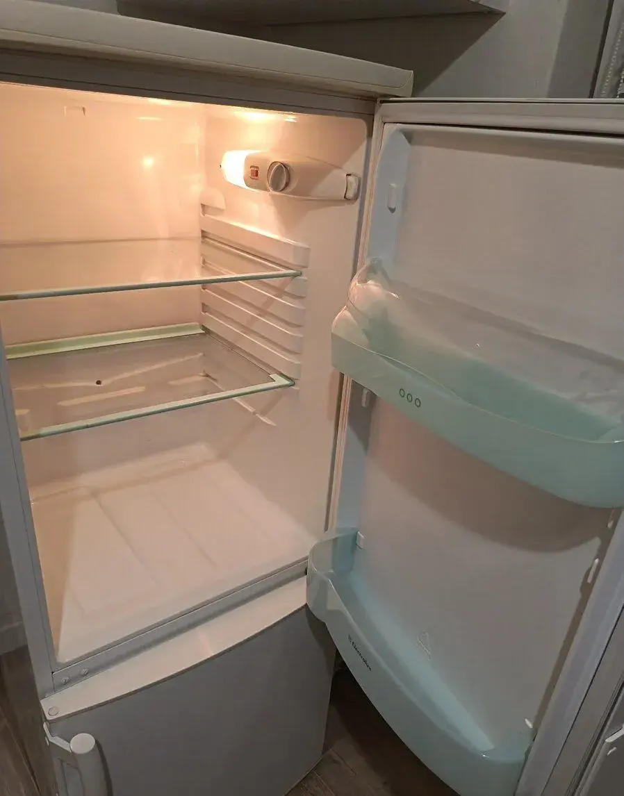 Kombinovaná malá chladnička s mrazničkou - Rezervované