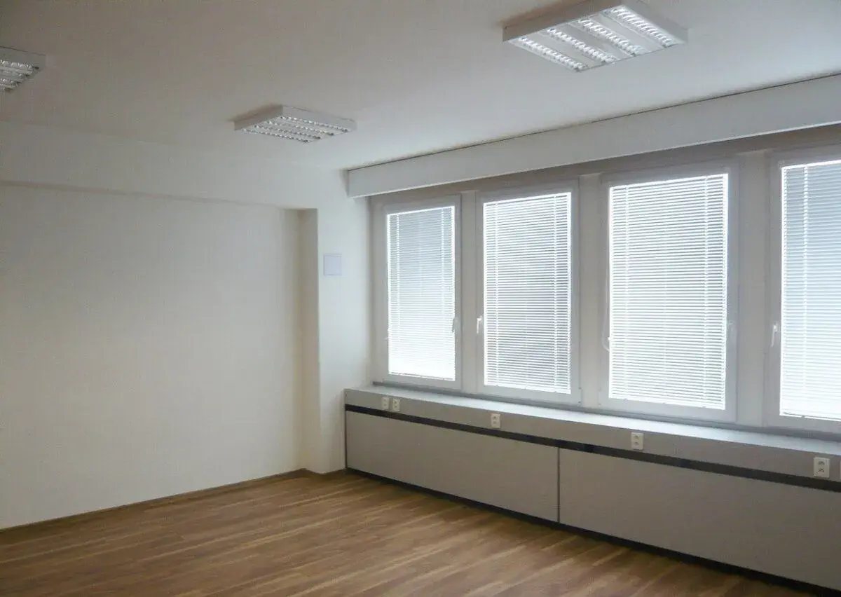 ID 3189 Prenájom: prevádzkové priestor, 33 m2, širšie centr