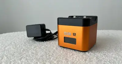 Hähnel ProCUBE2 – profesionálna dvojitá nabíjačka Sony