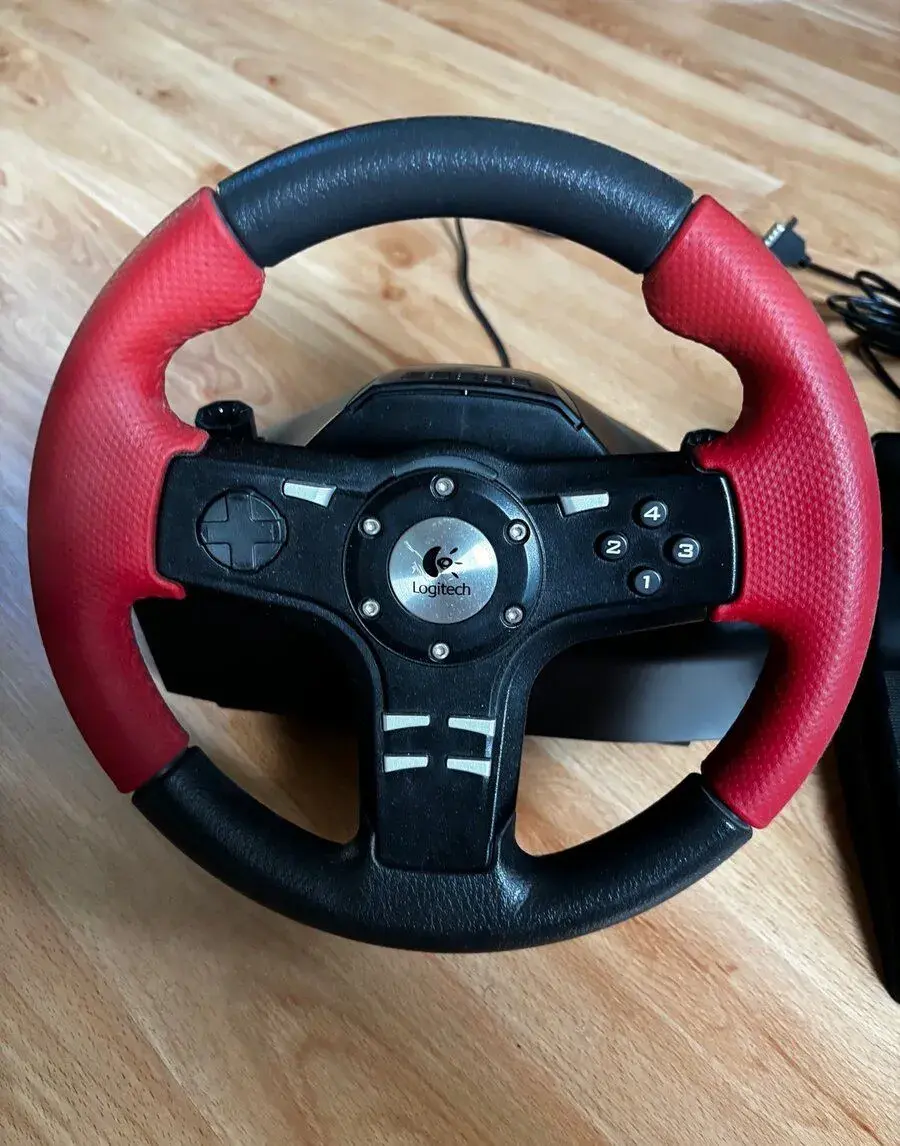 Logitech Formula Force EX – herný volant s pedálmi