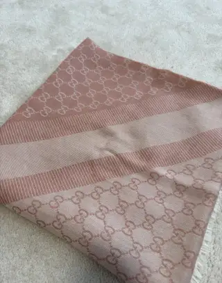 Gucci šál