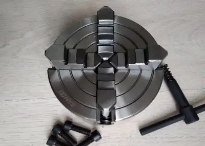 Univerzalne skľučovadlo 4-čeľusťové 125mm Nesustredene