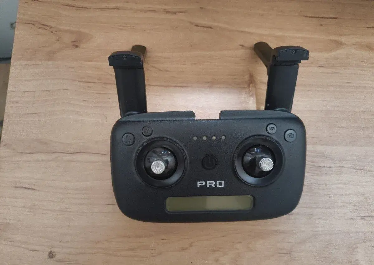 Dialkový ovládač pre činsky dron